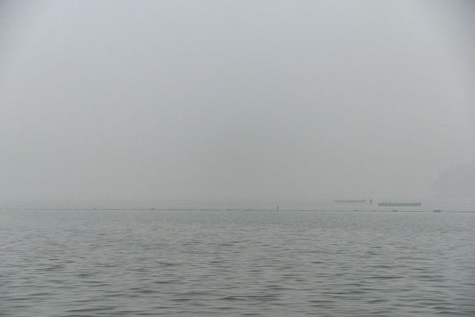 Hà Nội chìm trong sương mù và nồm ẩm